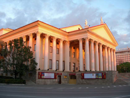 Зимний театр закрыли на реконструкцию