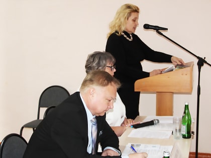 Глава Казанского поселения Елена Шильк выступила перед депутатами станицы с отчетом о работе в 2022 году