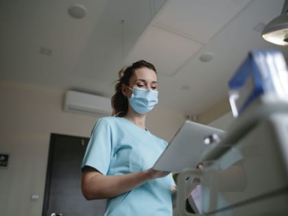 «Начали обвинять в потребительском экстремизме». После блефаропластики жительница Краснодара не может сомкнуть веки