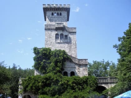 Башня Ахун официально признана аварийной