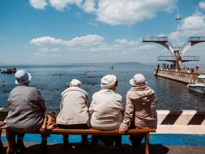 Россиянам, проживающим за рубежом, пенсия будет приходить на российские счета