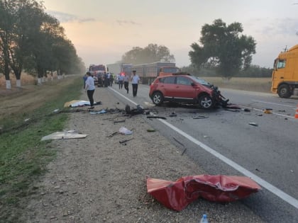 Четыре человека погибли в жесткой аварии под Армавиром