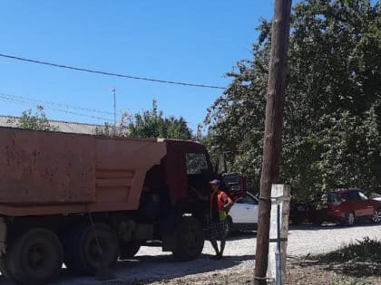 В Ейске коммунальные службы навели санитарный порядок около зала единоборств