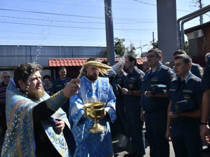 Краснодарские пожарные поклонились иконе «Неопалимая купина»