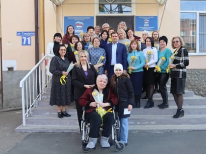 Андрей Дорошенко поздравил женщин Армавира с Международным женским днем