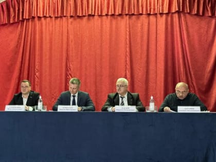 Илья Стопченко и Артур Аракелян приняли участие во встрече с жителями села Альтмец Лазаревского района