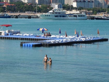 На курортах Кубани вода в море сохраняет летнее тепло