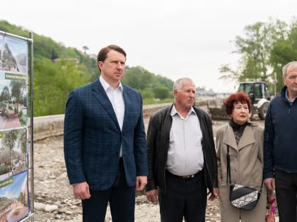 Глава Сочи Алексей Копайгородский с жителями проверили ход благоустройства набережной реки Псезуапсе