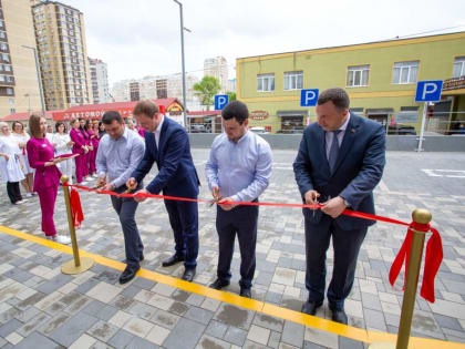 Мэр Анапы торжественно открыл хирургическое отделение частного медцентра