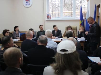 Депутаты Гордумы Краснодара Роман Баранов и Наталья Альшева обсудили качество отопления