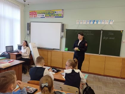 Госавтоинспекторы Динского района продолжают вести занятия в школах