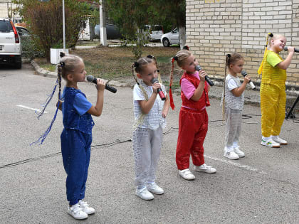 Доброта на празднике города: юные артисты радуют зрителей