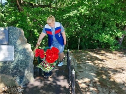 Кубанские единороссы наводят порядок на памятных местах ко Дню Победы