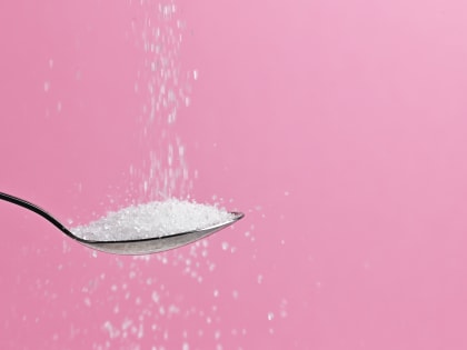 Врачи сообщили об опасности для сердца популярного подсластителя