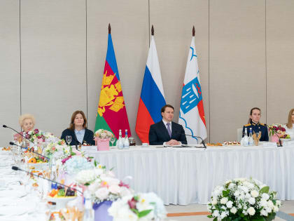 Мэр Сочи Алексей Копайгородский встретился с выдающимися жительницами курорта