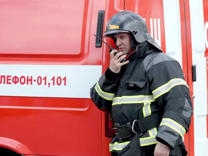 В Краснодаре во время пожара женщина выпрыгнула из окна третьего этажа