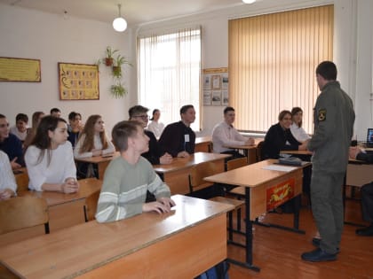 Щербиновский район. Коммунисты рассказывают школьникам о Великой Отечественной войне