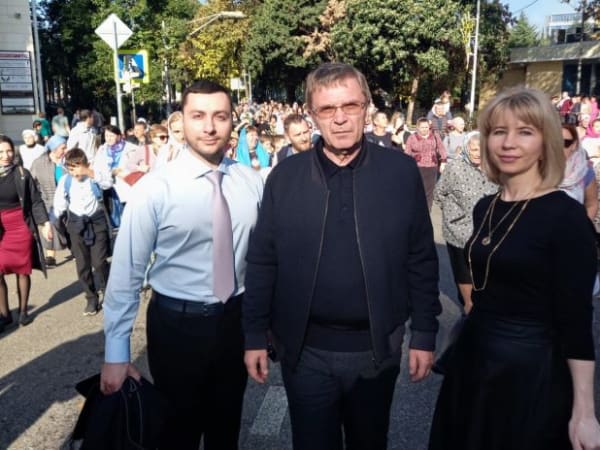 Председатель Городского Собрания Сочи Виктор Филонов принял участие в Крестном ходе