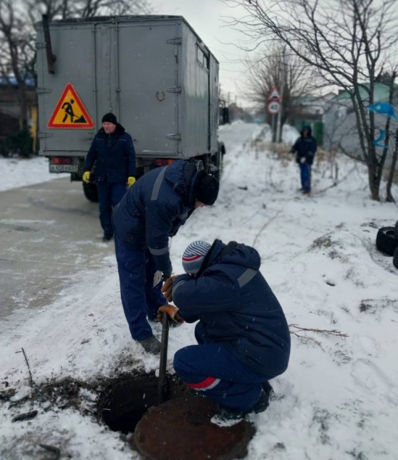 Сайт водоканала новороссийска. Авария Водоканал. Сотрудники водоканала фото. Устранение аварии на водопроводе. Аварийная ситуация.