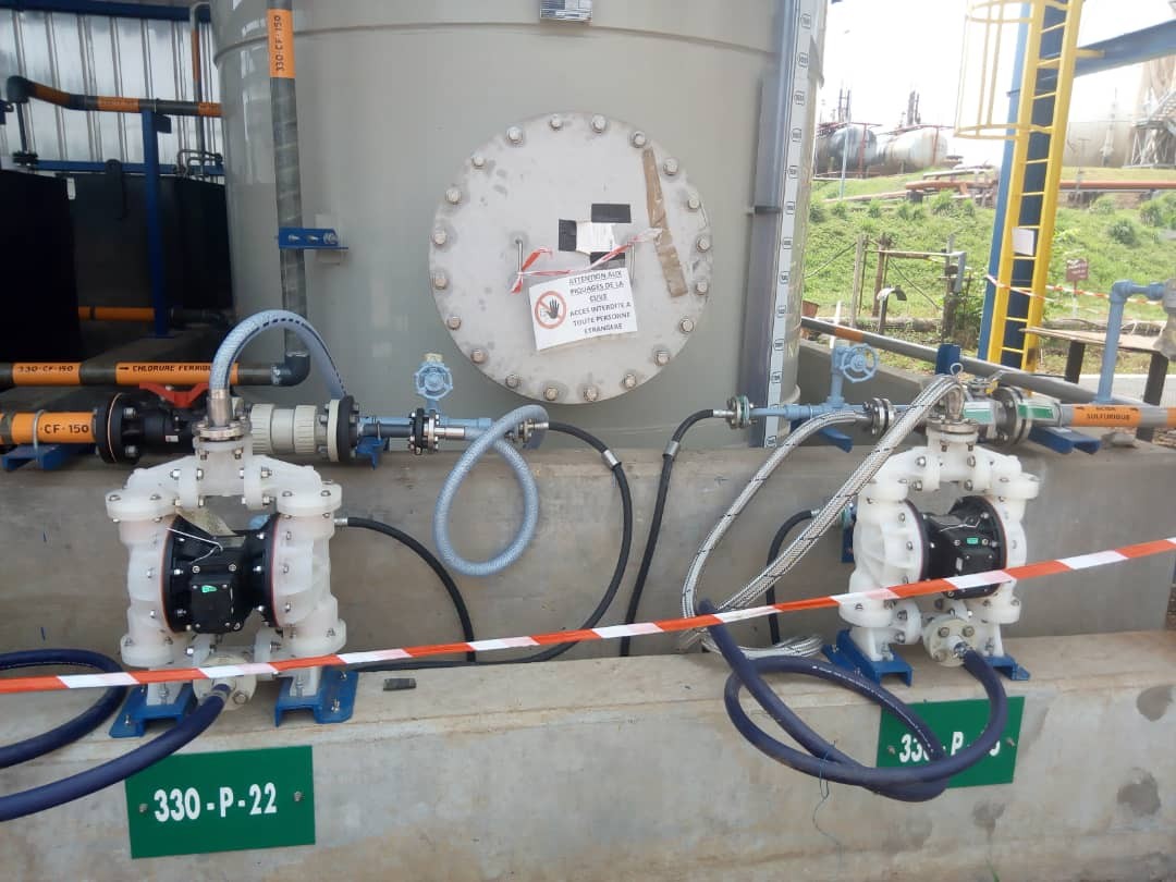 Pose d’une passerelle, structures métalliques et équipements