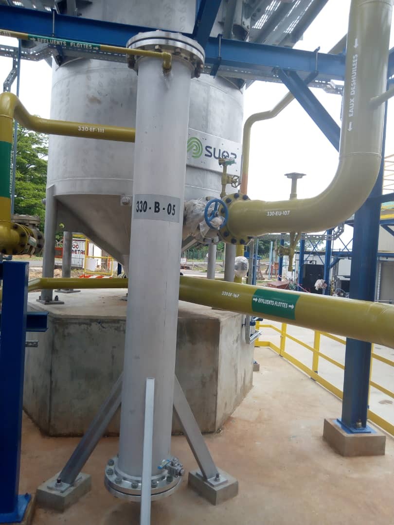 Pose d’une passerelle, structures métalliques et équipements