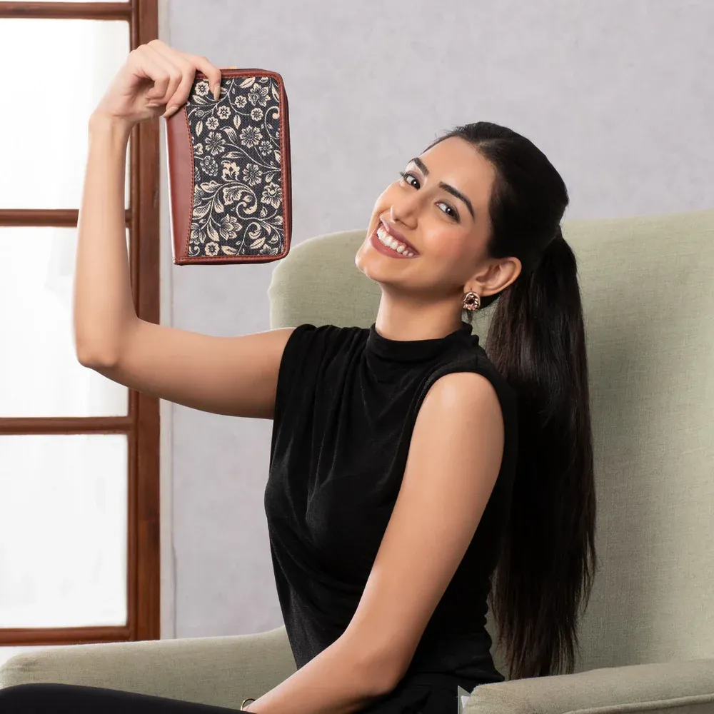 vegan-leather-handcrafted-chain-purse-with-zipper-closure-Smart-storage-price-in-Nepal-5