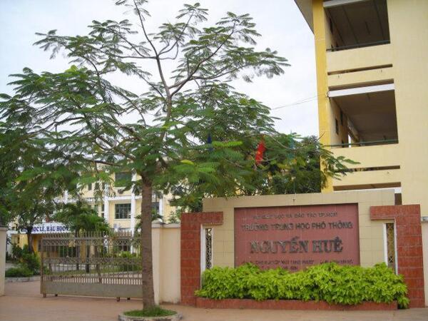 Trường THPT Nguyễn Huệ