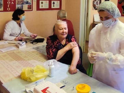 Нижневартовские ветераны прошли ревакцинацию