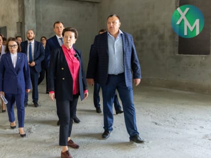 Губернатор Югры проверила ход строительства школы в микрорайоне Иртыш-2