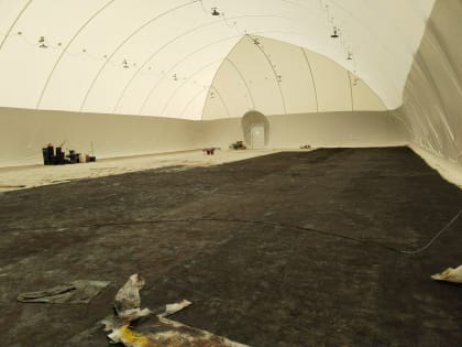 В Шеркалах продолжается оснащение воздухоопорного сооружения многофункционального спортивного зала