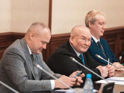 Владимир Семенов принял участие в заседании комитета по законодательству