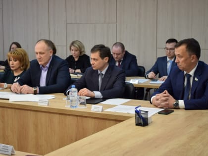 Владислав Фоменко принял участие в собрании депутатского объединения партии «Единая Россия» в Думе города Лангепаса