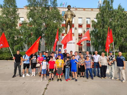 Алексей Савинцев поздравил однопартийцев с вручением значимой награды