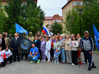 «Единая Россия» передала за «ленточку» посылки и автомобили