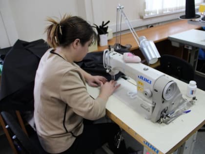 Партийцы Нягани отправили в  учебные центры полсотни бескаркасных носилок