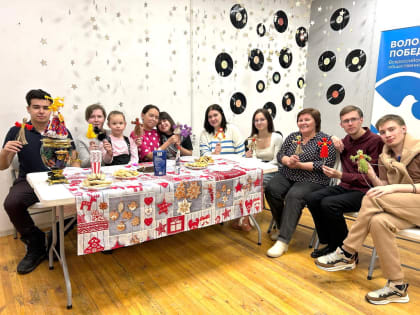 Молодой парламентарий Анастасия Стрельникова стала организатором мастер-класса по изготовлению куклы, символизирующей Масленицу