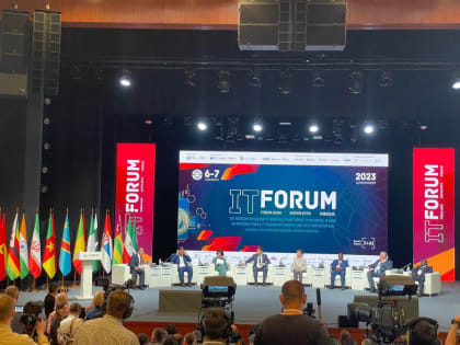 Александр Нохрин ознакомился с инновационными разработками в сферах государственного управления, медицины и общественной жизни