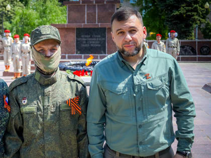 Наталья Комарова и Денис Пушилин поздравили земляков с Днём Победы