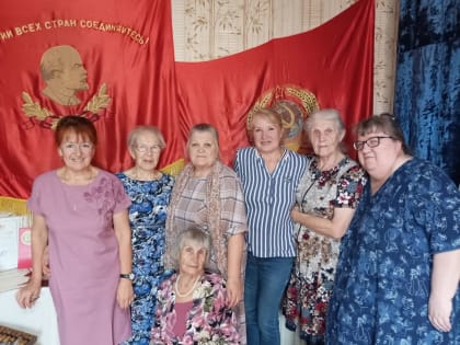 «Мы из СССР»: партийцы организовали для представителей старшего поколения экскурсию в музей