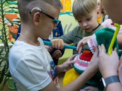 Няганские единороссы познакомили детей с профессией стоматолога