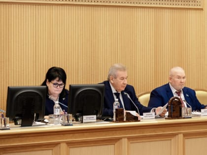Владимир Семенов принял участие в заседании регионального законодательного собрания