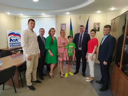 Единороссы Сургута помогли беженцам из ЛНР
