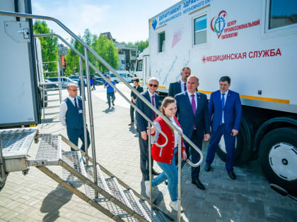 Николай Ташланов посетил выставку медицинских диагностических площадок и спецтехники
