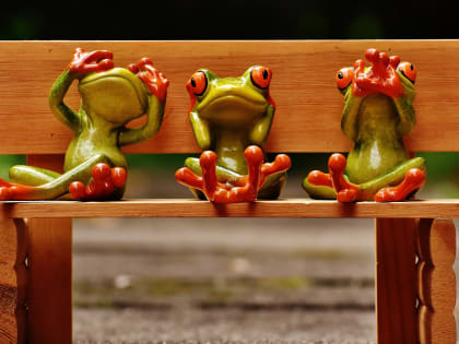 Сплошное недоразумение. В Нижневартовске обсуждают аллею пепельниц с дырявым дном