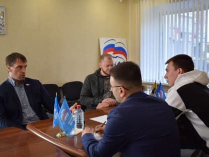 Эдуард Исаков провел прием граждан в Сургуте в Общественной приемной партии «Единая Россия» города Сургут