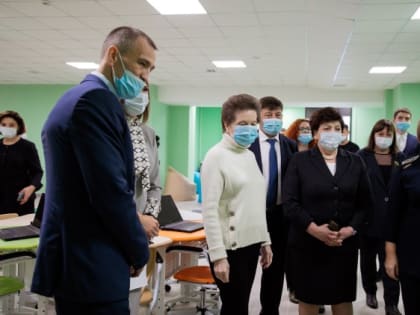 ​Губернатор ХМАО оценила новую школу в Солнечном. Фото