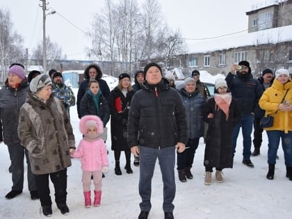 Подарок к Новому году: жители аварийных домов получили ключи от новых квартир
