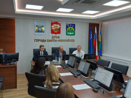 Председатель Молодежного парламента провел встречу со школьниками города Ханты-Мансийска