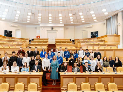 Члены Молодежного парламента провели «Школу молодого политика»