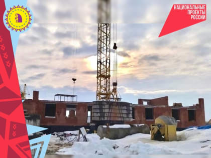В Приобье продолжается строительство школы на 300 мест